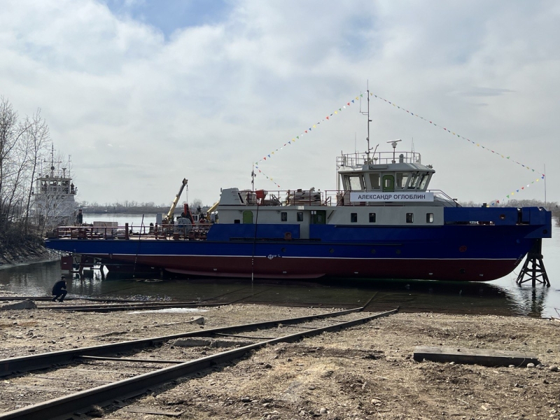 Очередное обстановочное судно проекта 3052 спущено на воду  в г. Иркутск